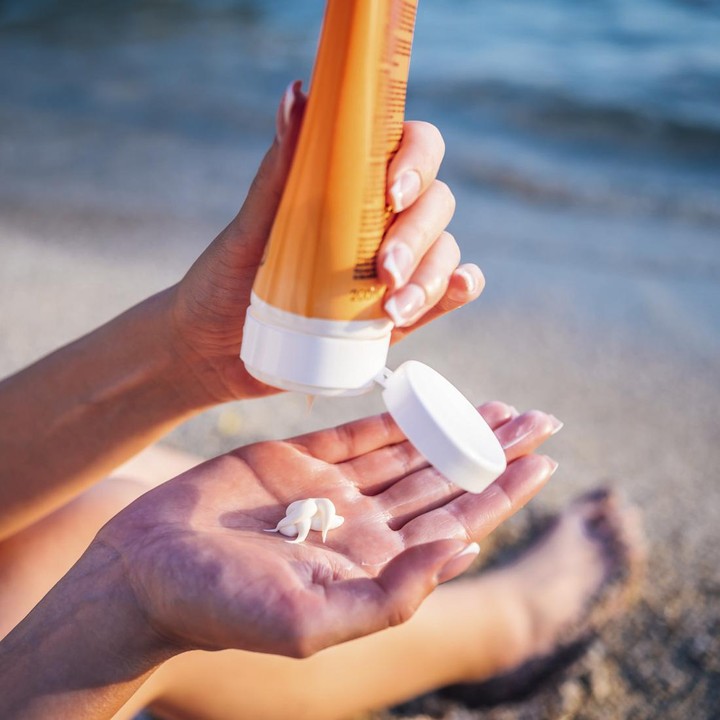 merk sunblock badan untuk ke pantai